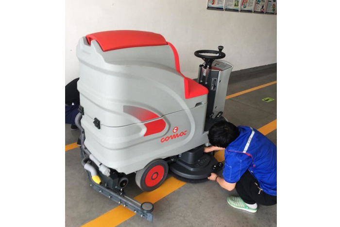 鋼廠(chǎng)用電動(dòng)駕駛式洗地機(jī)100B