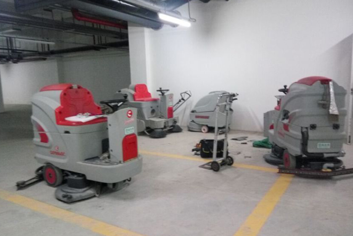 鋼廠(chǎng)用電動(dòng)駕駛式洗地機(jī)100B